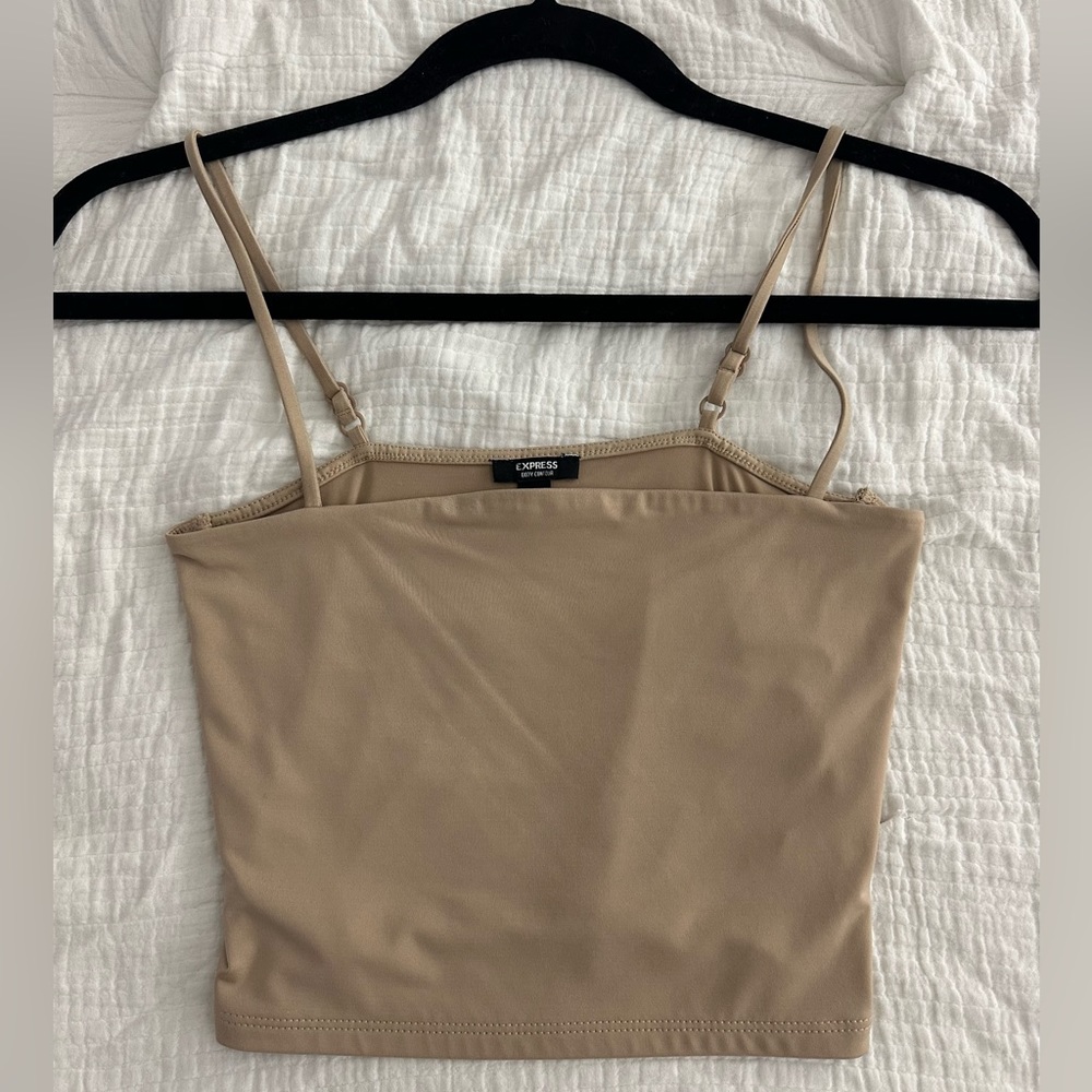 Express body contour crop top